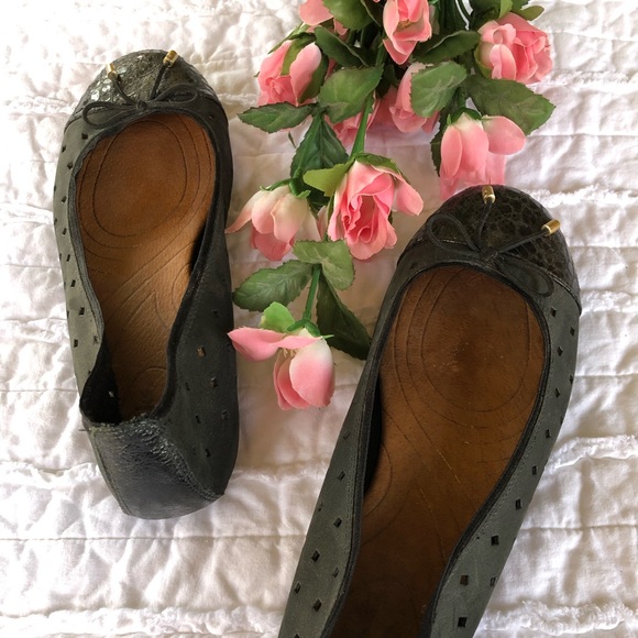 🌸Clarks ballet flat shoes with a toe cap detail. - Picture 8 of 8